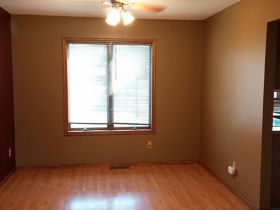 4th image of 916 Meadow View Dr