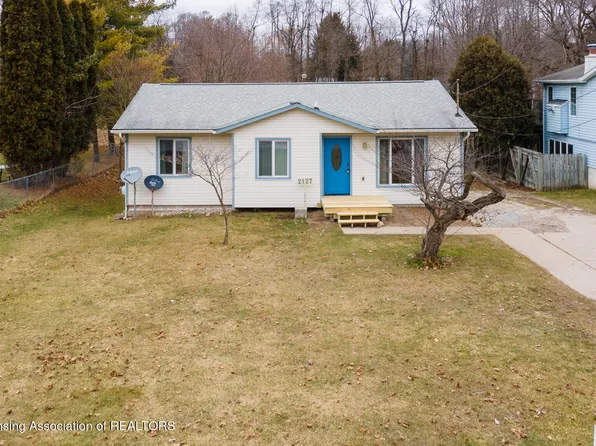 2127 Robinson Rd, Lansing, MI 48910