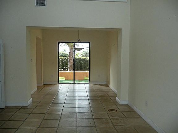 2nd image of 2424 Venetian Way