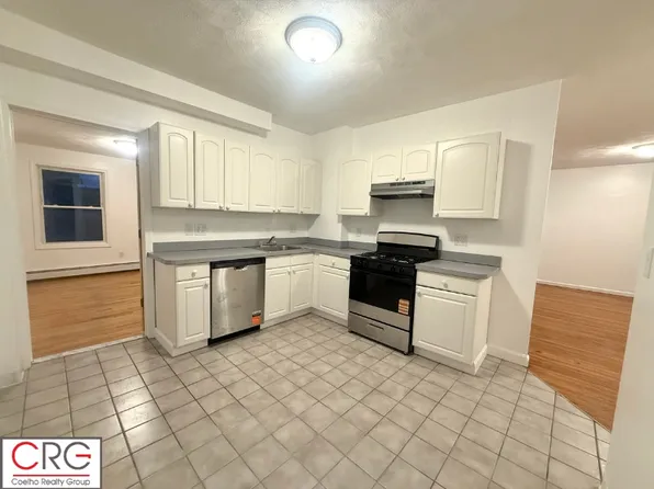 8 Pearl St APT 3, Medford, MA 02155