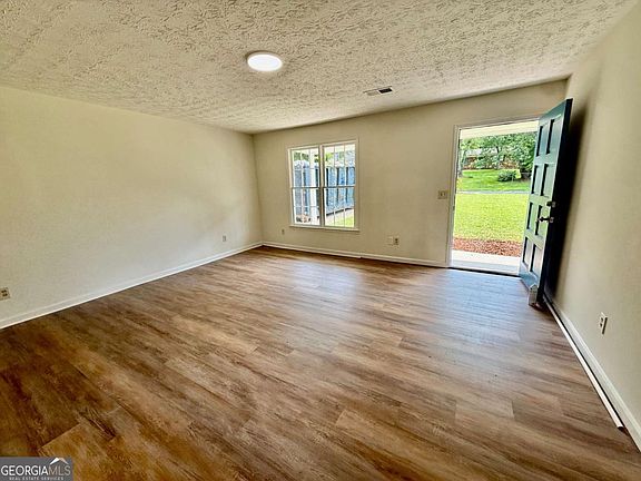 3rd image of 3165 Delhi Dr