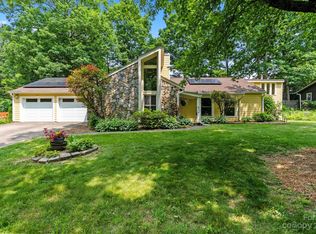 208 Woodland Ct, Black Mountain, NC 28711