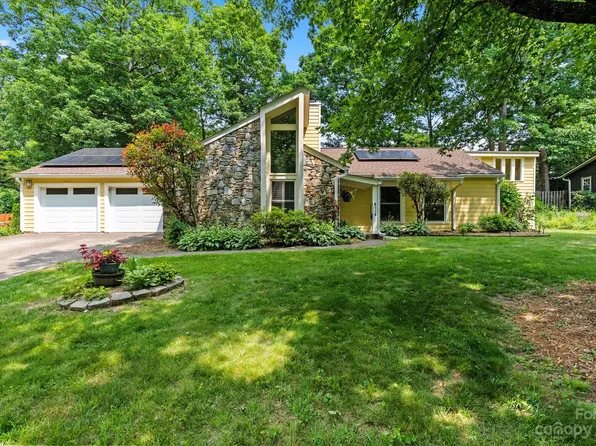 208 Woodland Ct, Black Mountain, NC 28711