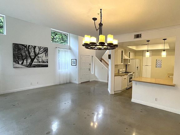 4th image of 20832 Valerio St Unit 15