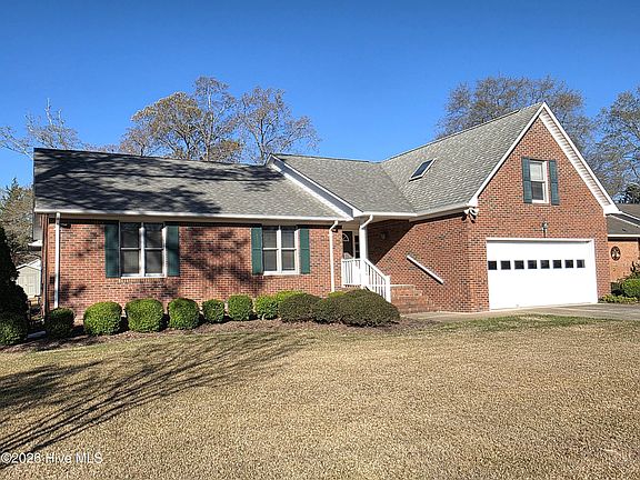 2nd image of 213 Pinewood Drive
