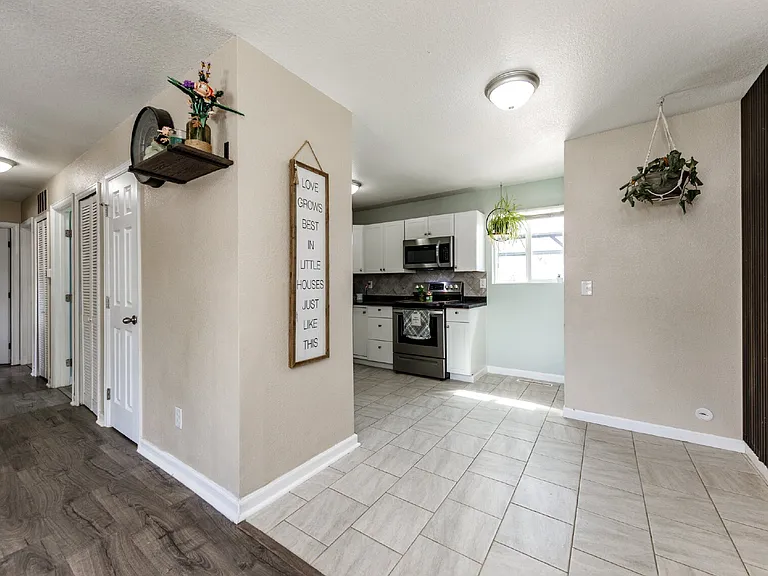 1703 Harrow Rd — Photo 12