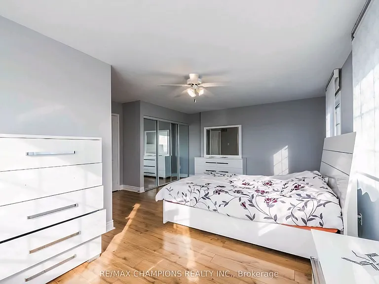 5284 Richborough Dr — Photo 4