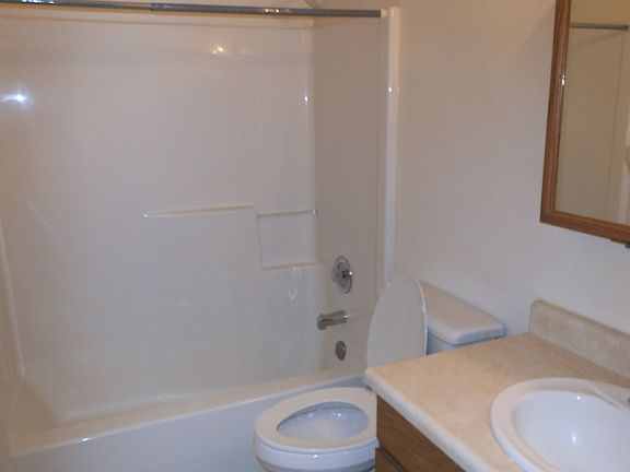 5th image of 382 Bracken St N APT C