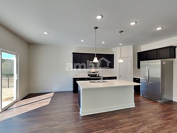 4th image of 3751 Blackshear Pl