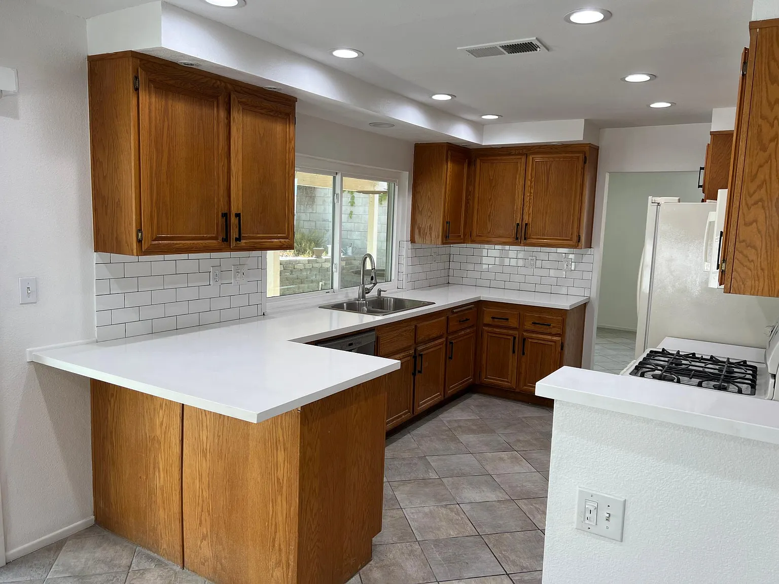 4 bed, 2468 sqft, $3,550 — Photo 2