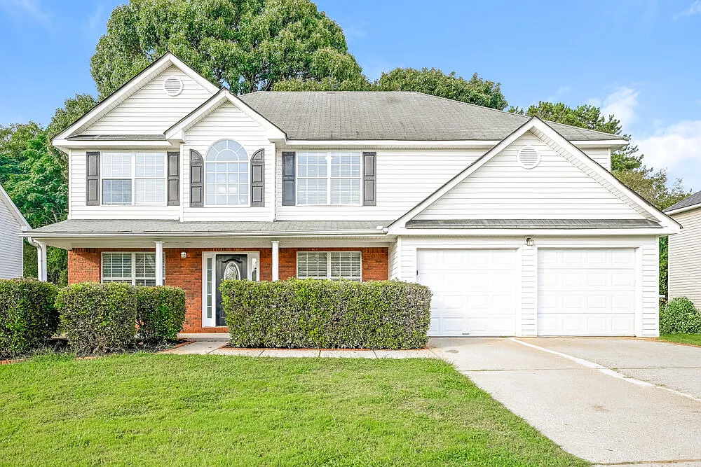4 bed, 3.0 bath, 2620 sqft, $2,240 — Photo 1