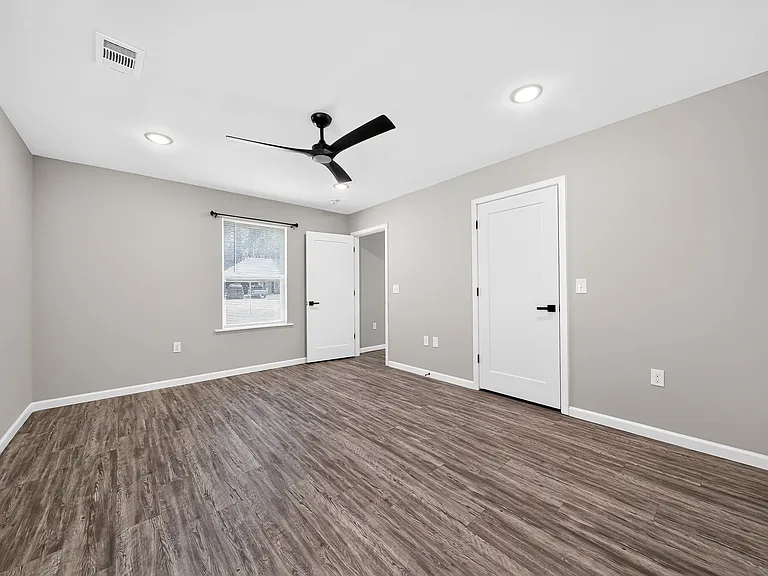213 Rie Ct — Photo 14