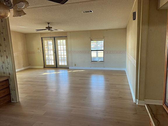Living / dining area alternate angle