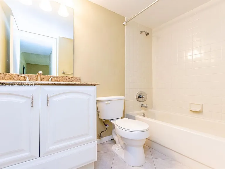 5721 Riverside Dr #202B5 — Photo 27