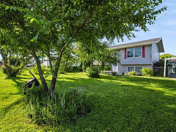 2nd image of 509 E Lewis St