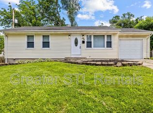28 Orchard Ct, Saint Charles, MO 63301