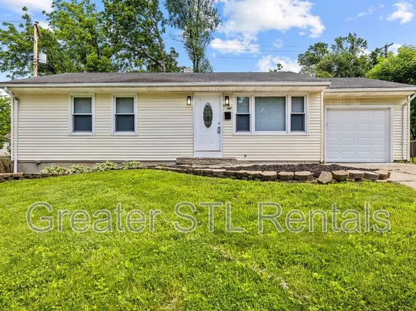 28 Orchard Ct, Saint Charles, MO 63301