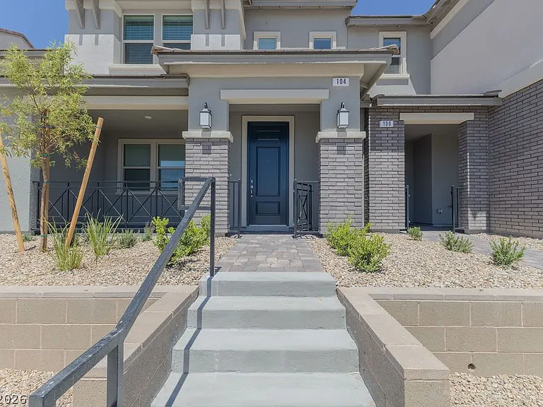 104 Hornbeck Ln — Photo 1