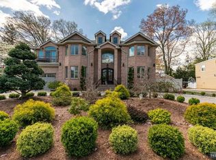 76 N Leswing Ave, Saddle Brook, NJ 07663