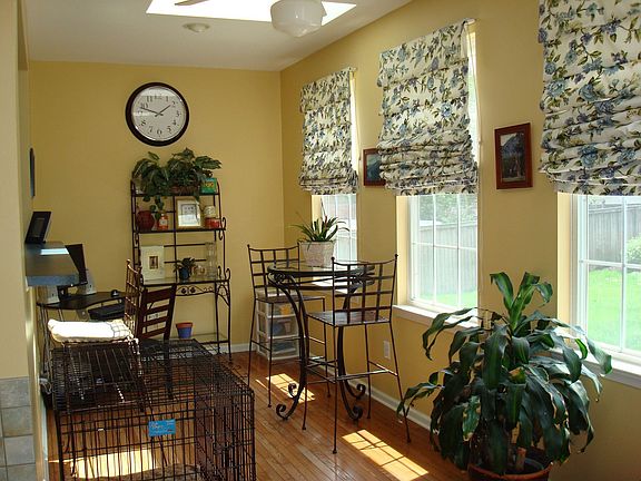 4th image of 17 Eastwood Dr