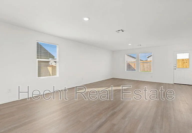 2910 Green Finch — Photo 7