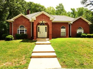 98 Springhill Dr, Palestine, TX 75801