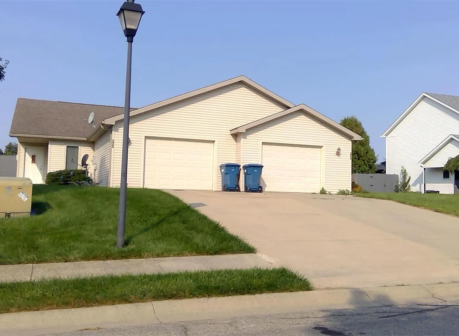2 bed, 1100 sqft, $1,300 — Photo 1