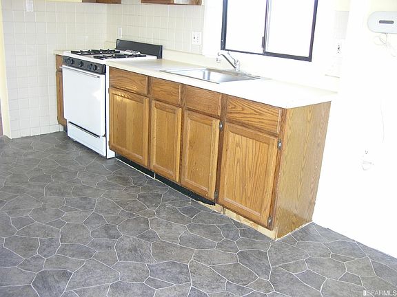 4th image of 647 Avalon Ave