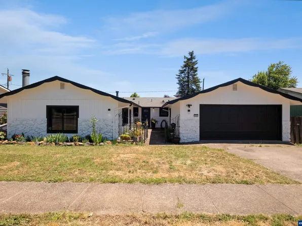 1421 Sunset Ln, Sweet Home, OR 97386