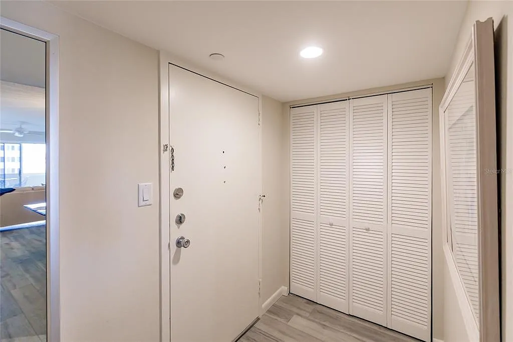 2 bed, 2.0 bath, 1163 sqft, $7,500 — Photo 2