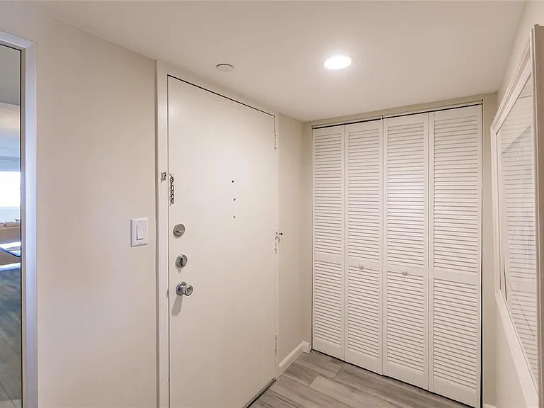 1055 W Peppertree Dr #506AA — Photo 2