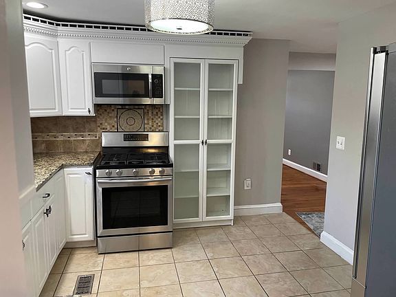 3rd image of 4822 Wilson Blvd