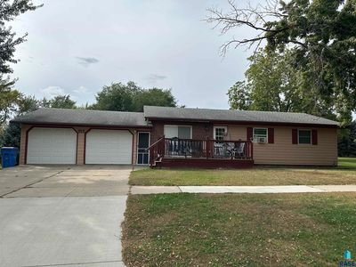 915 N Liberty Ave, Madison, SD, 57042