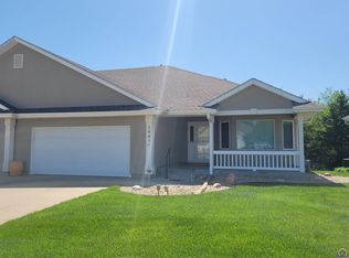2441 SW Golf View Ct, Topeka, KS 66614