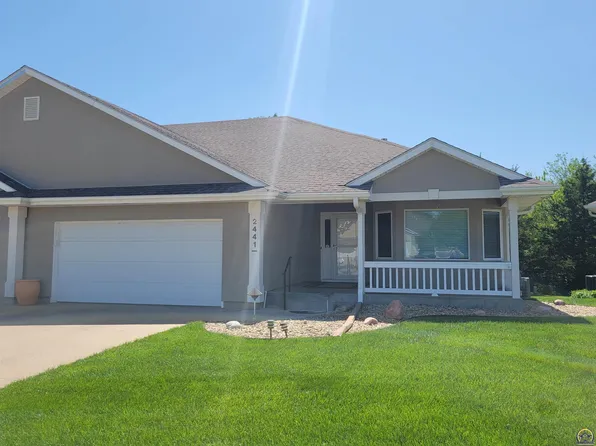 2441 SW Golf View Ct, Topeka, KS 66614