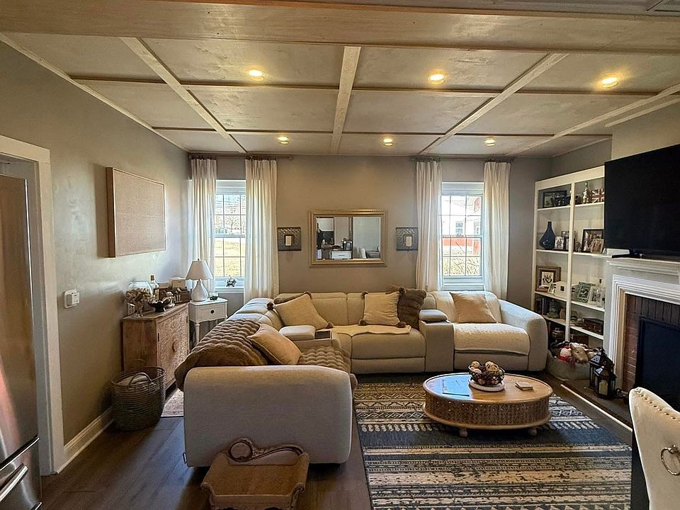 1st image of 469 Bantam Rd #2