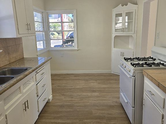 4th image of 913 N Cedar St APT 1