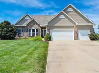 831 Autumn Rise Ln, Columbia, IL 62236