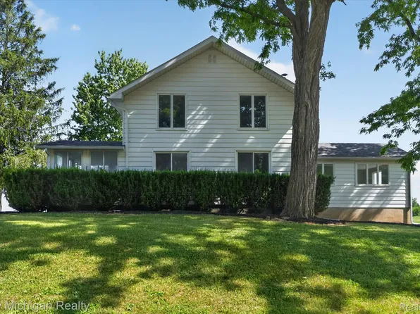 11374 Lahring Rd, Byron, MI 48418