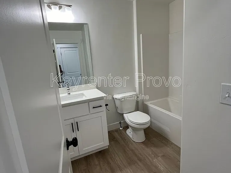 1046 E 1300 S — Photo 13