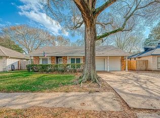 910 Redway Ln, Houston, TX 77062