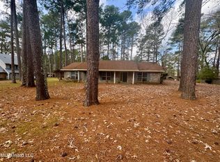 13 Rob Ln, Jackson, MS 39212