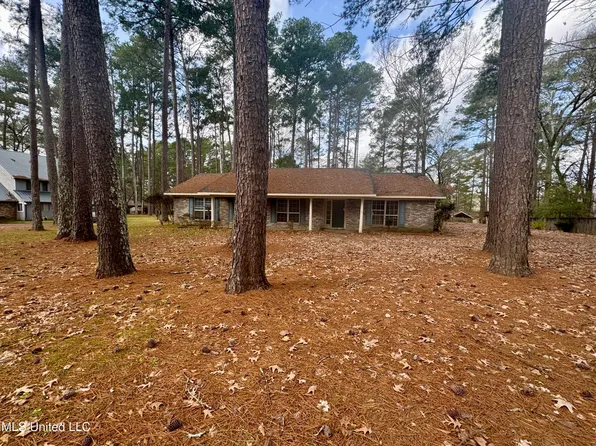 13 Rob Ln, Jackson, MS 39212