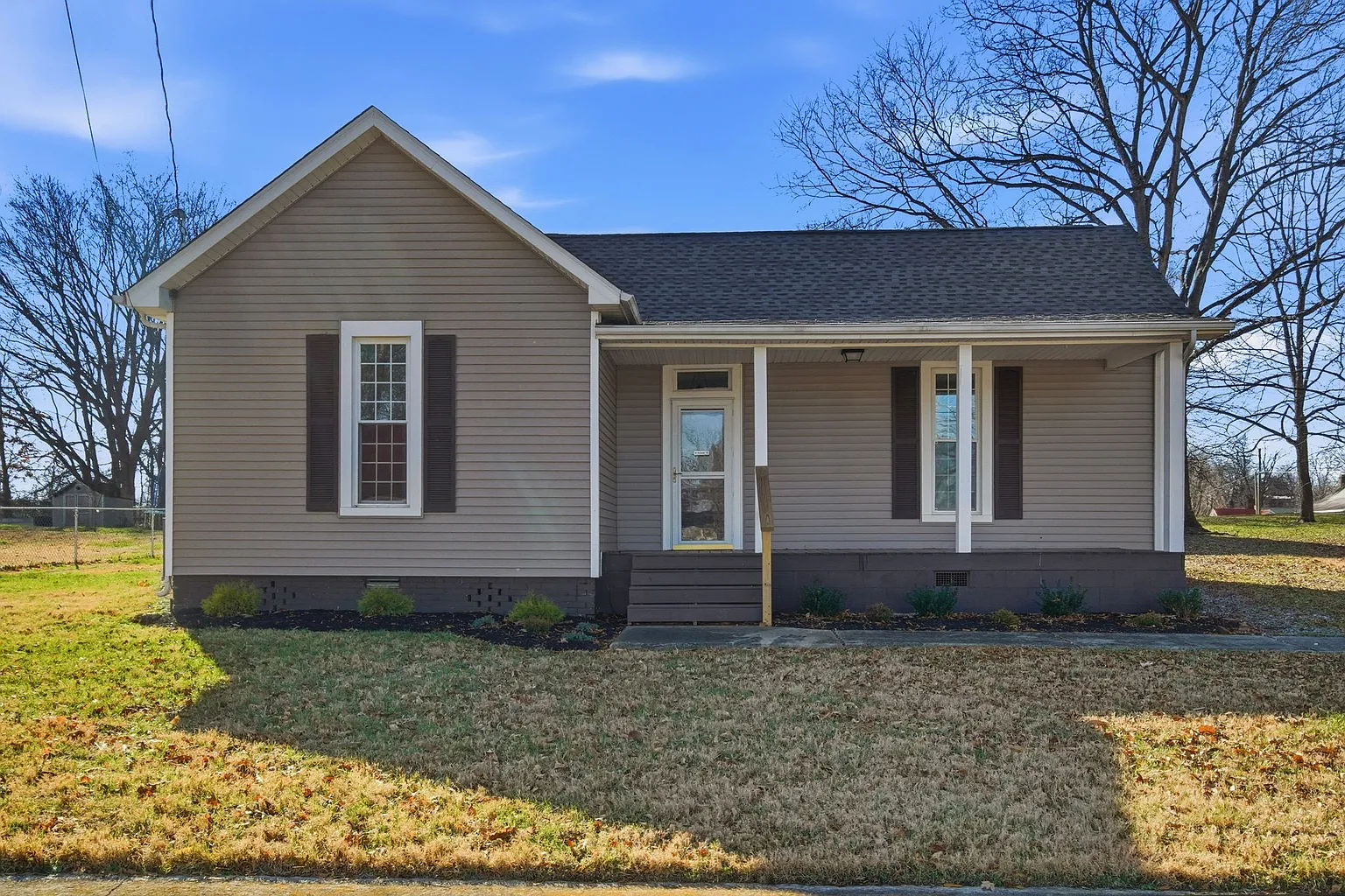 204 Winters St photo 1