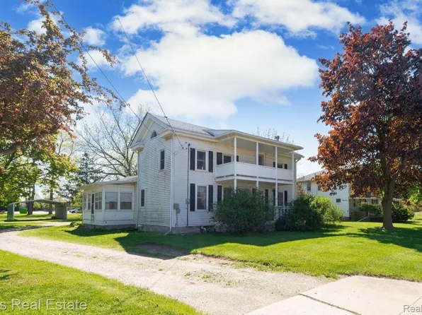 8049 S State Rd, Goodrich, MI 48438