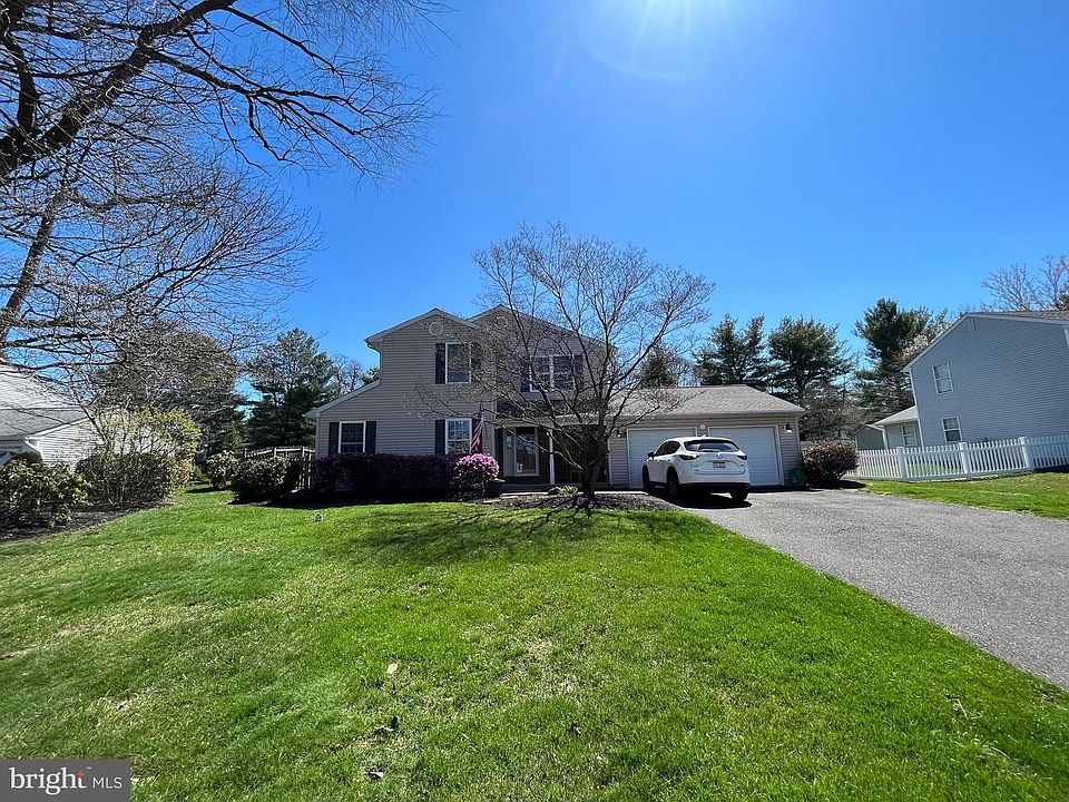 1st image of 185 Burgundy Ln