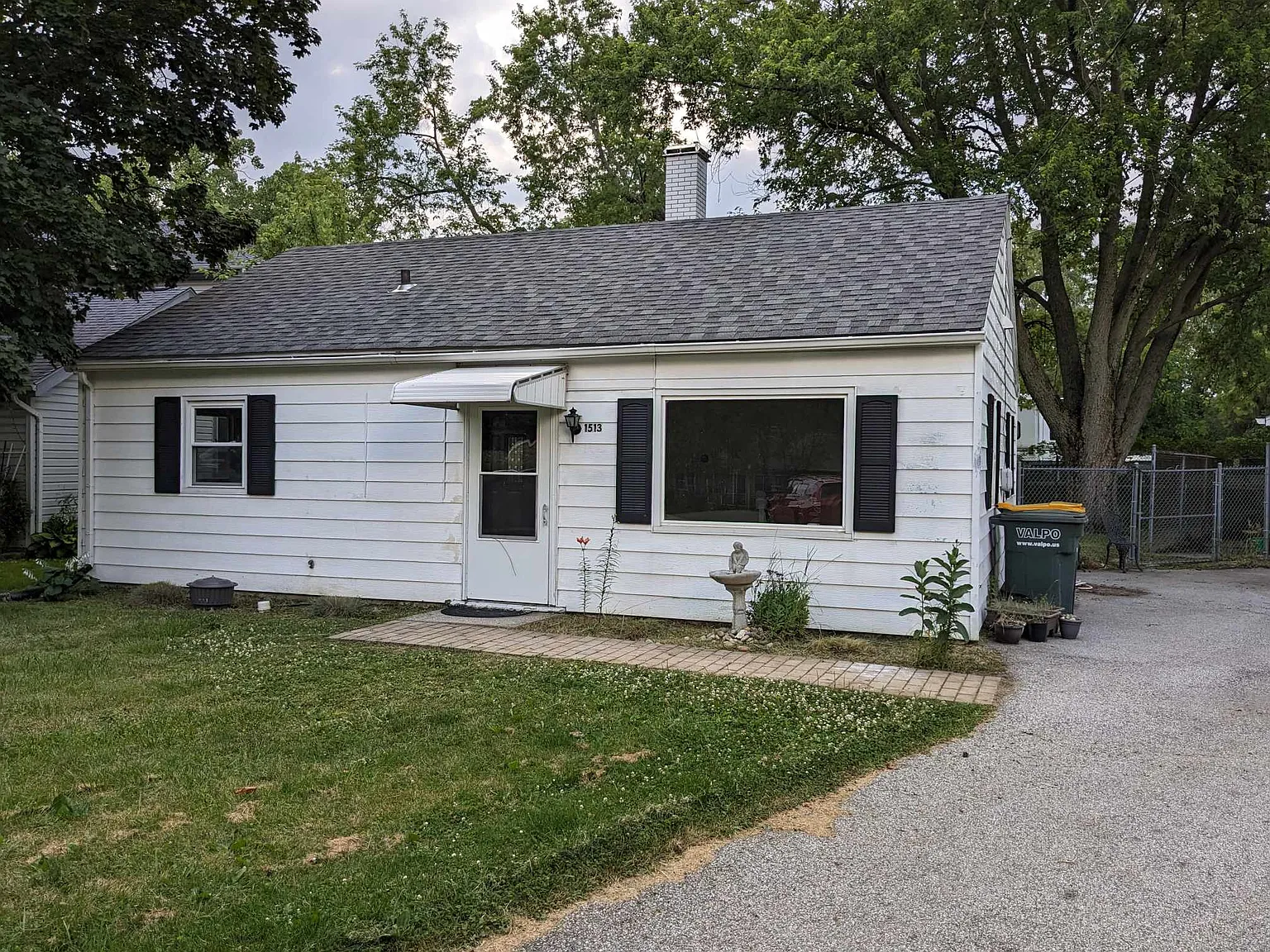 3 bed, 825 sqft, $1,450 — Photo 3