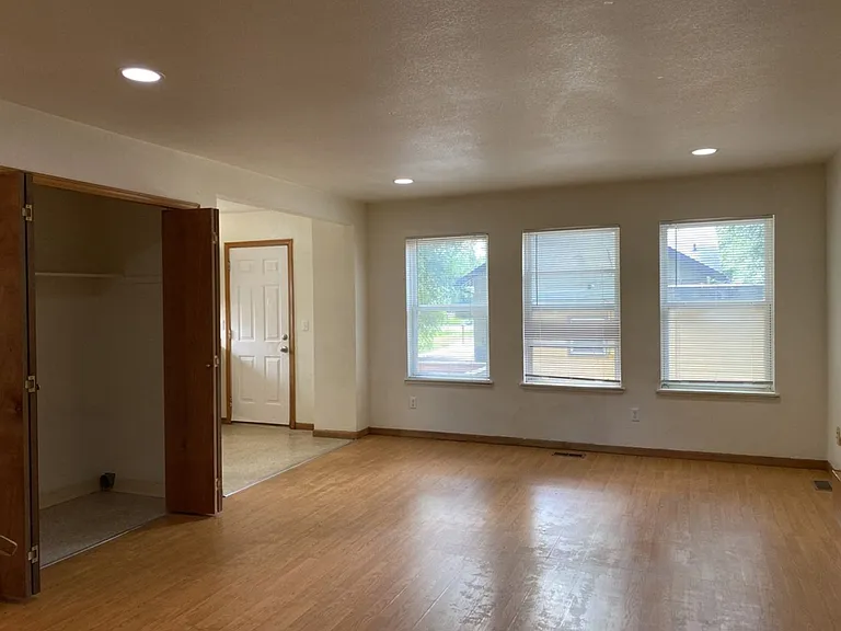 610 S Whitcomb St #B — Photo 2