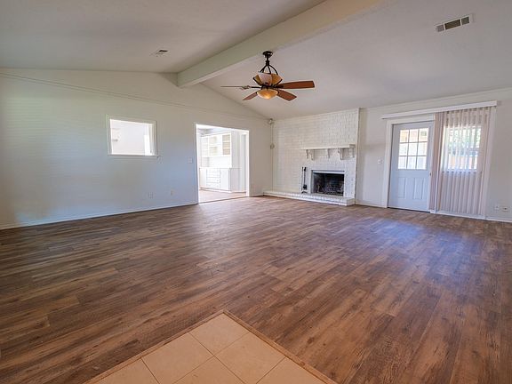 2nd image of 2733 Leameadow Dr