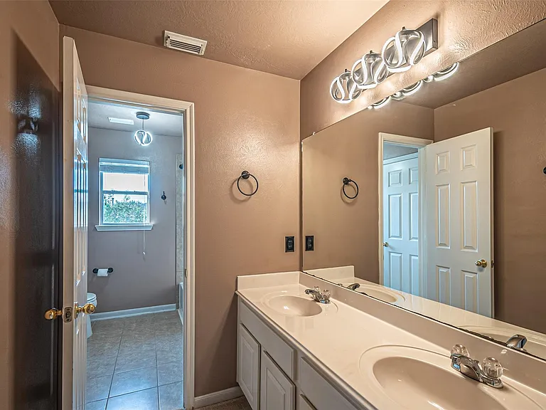 7431 Riven Oaks Ct — Photo 37